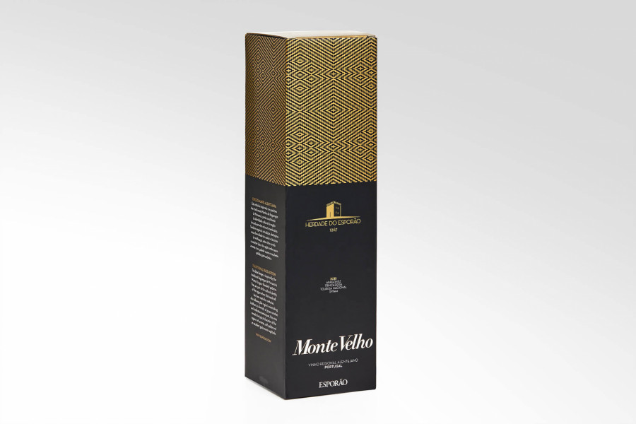 Box for a magnum bottle of wine Image